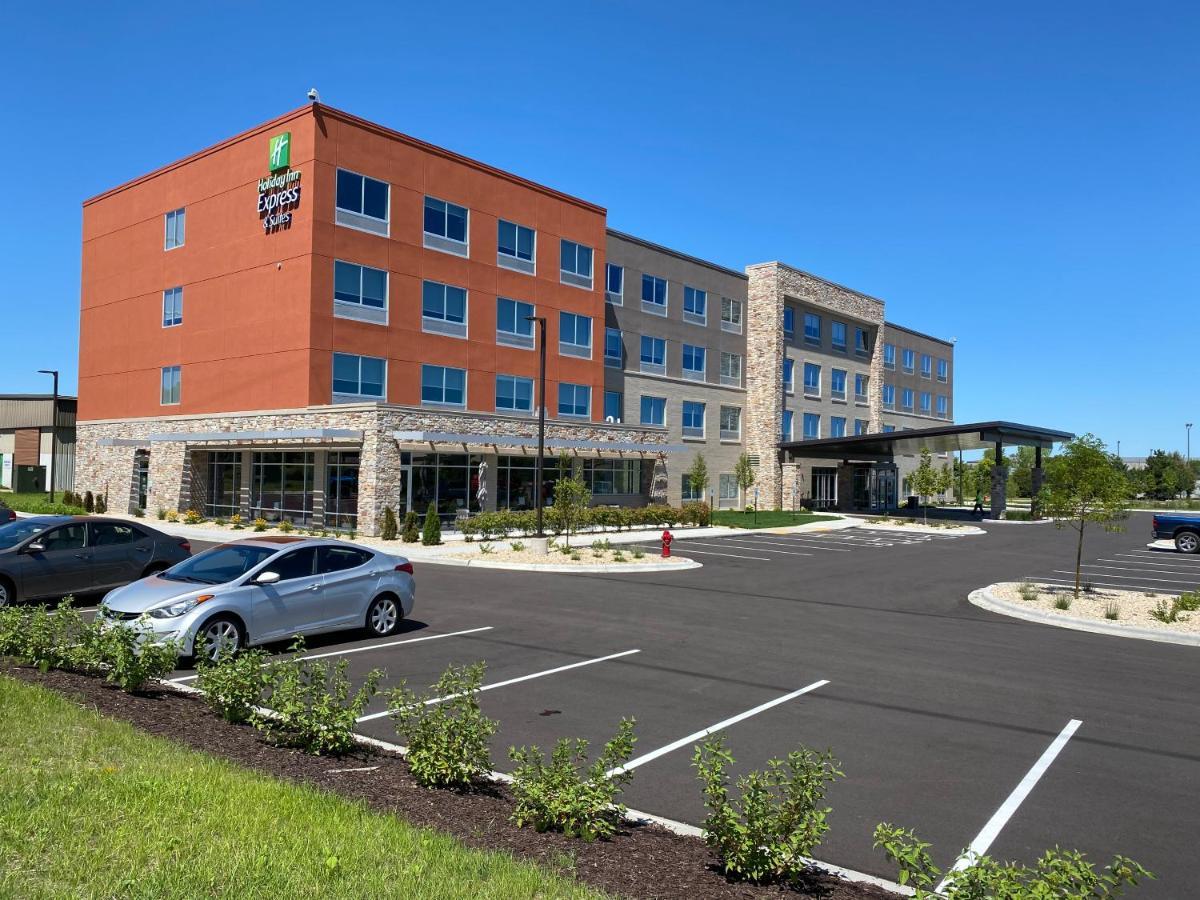 Holiday Inn Express & Suites - Madison West - Middleton By Ihg Exterior foto